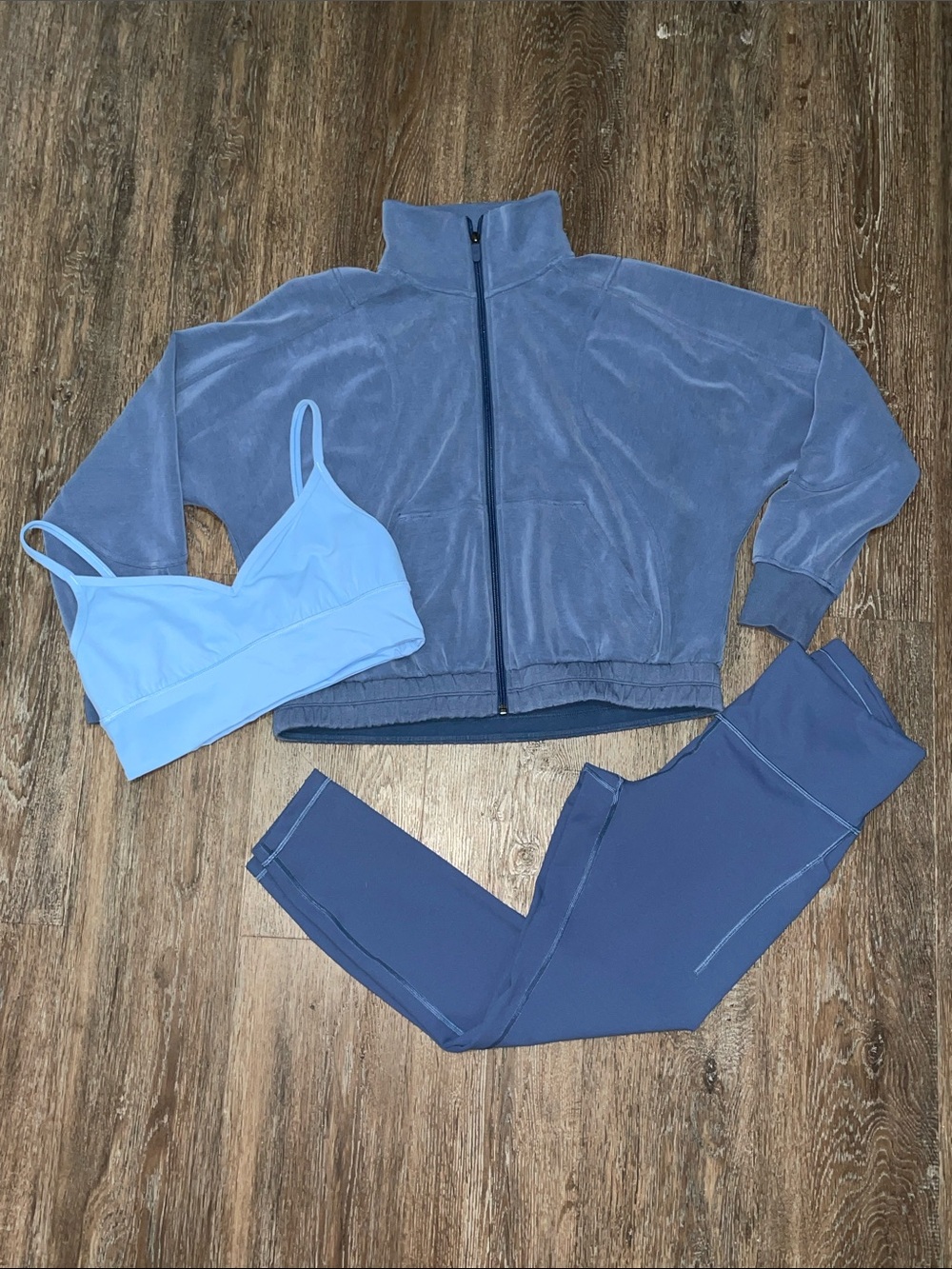 EUC Lululemon Matching Pitch/Aero Blue Bundle. Size Tops 10, 8/Bottom 10